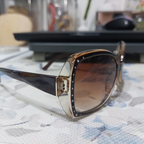 DG0922 JCP Sunglasses Bling On The Side Modern Stylish Contemporary - Picture 5 of 7